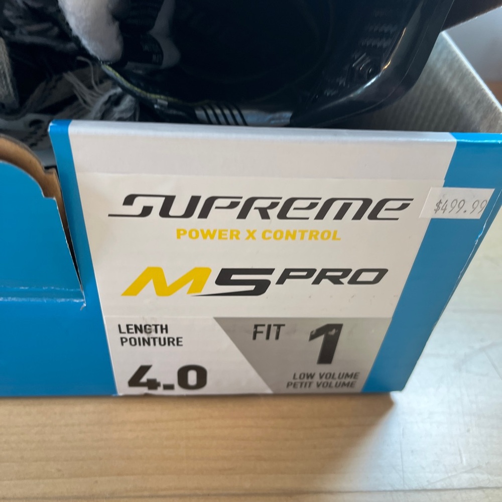 Bauer M5 Pro Hockey Skates. Fit 1, length 4.0.